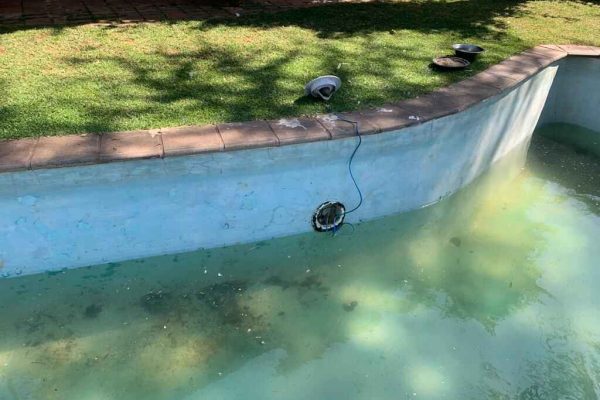 pool-cleaning